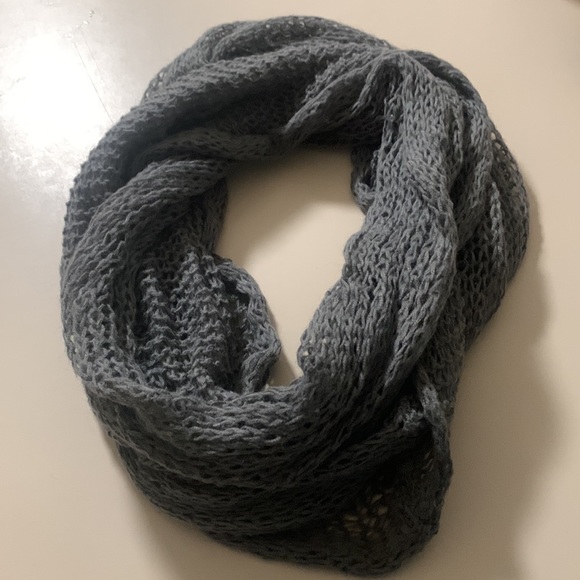 H&M scarf bundle - Picture 3 of 4